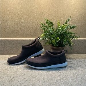 EUC Women’s UGG Riviera ENERG Comfort System Slip-On Casual Shoes - Size 7.5M.